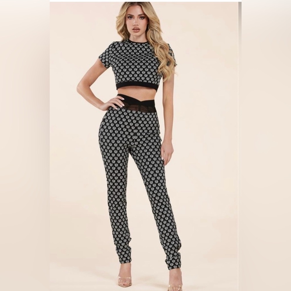 LATISTE 2pc top and leggings set. NWT, size S
Side zipper, some stretch.